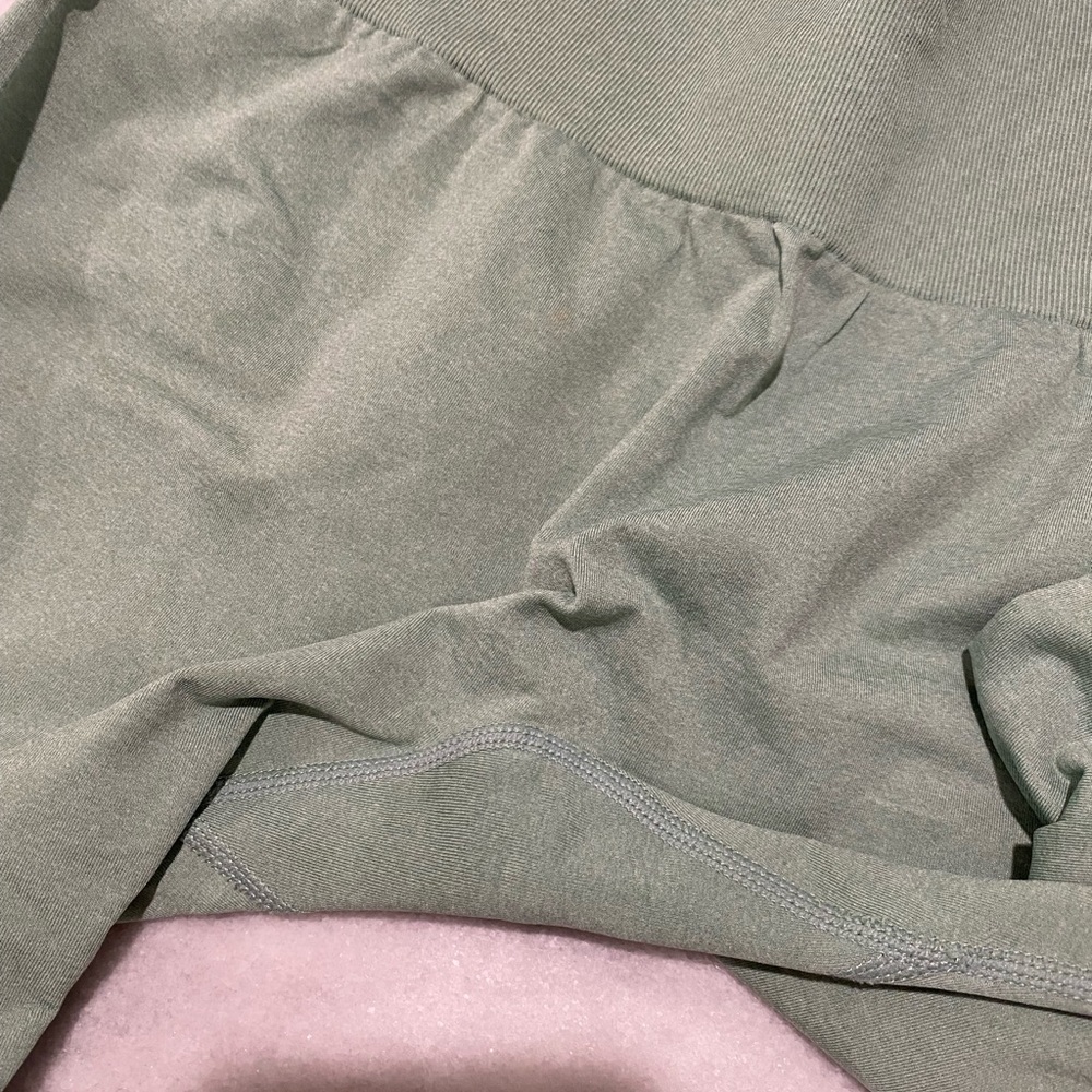 NVGTN NV SEAMLESS LEGGINGS - sage green. Never worn! - Picture 3 of 4